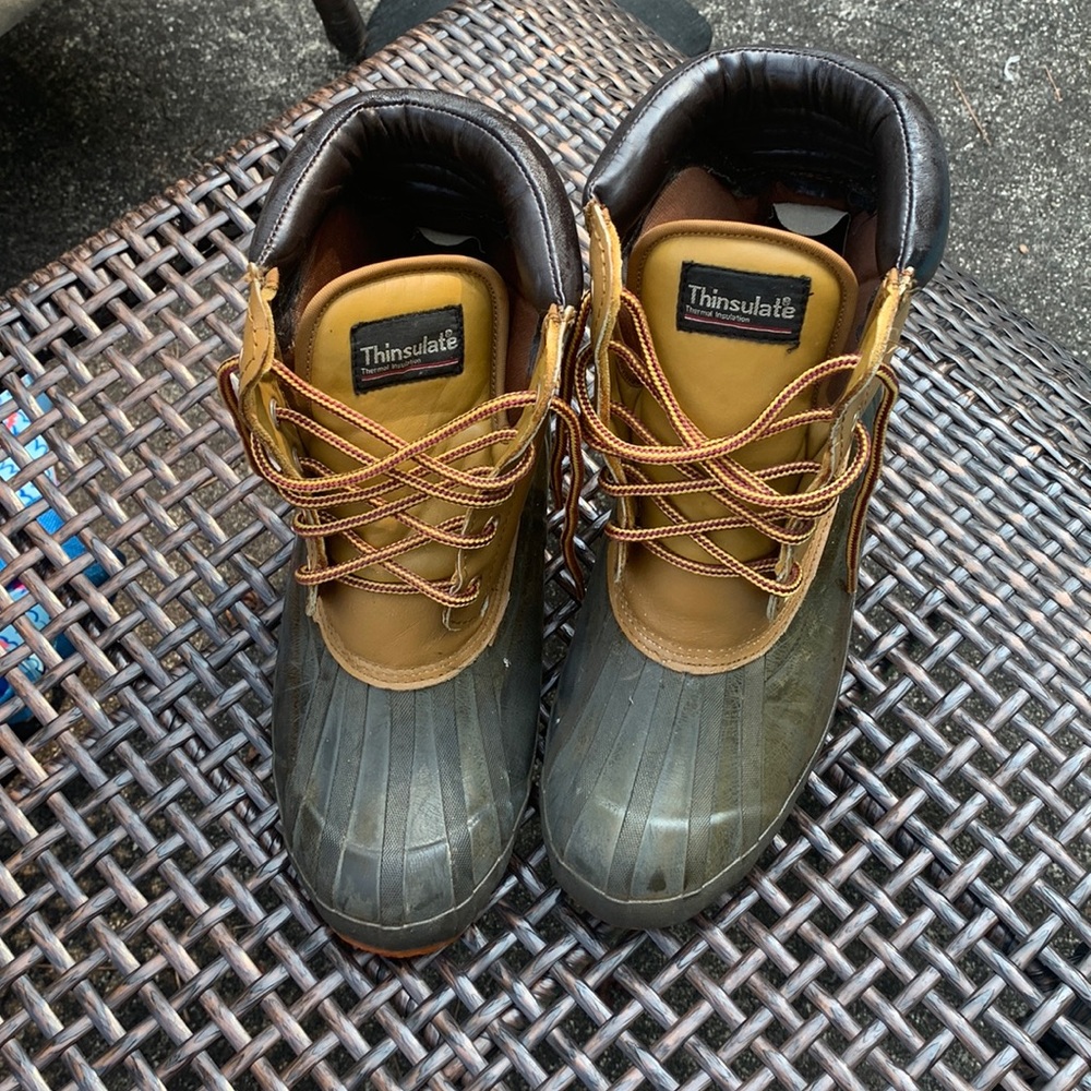 Mens duck boots. Insulated never worn has cardboard inside.